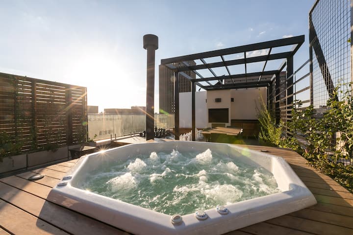 Stylish Penthouse + Backup Power + Rooftop Hot Tub - Johannesburg