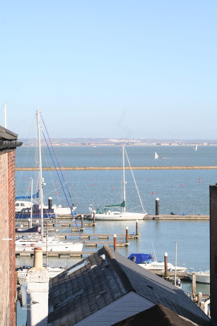 Flat D, Cowes, An Apartment With Amazing Views. - Isle of Wight