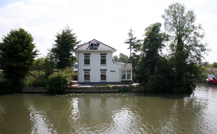 Waterfront Villa With Hottub And Boat Near Centre - Utrecht, Países Bajos