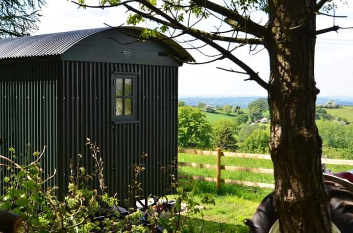 The One House  Shepherds Hut With Stunning Views - Macclesfield