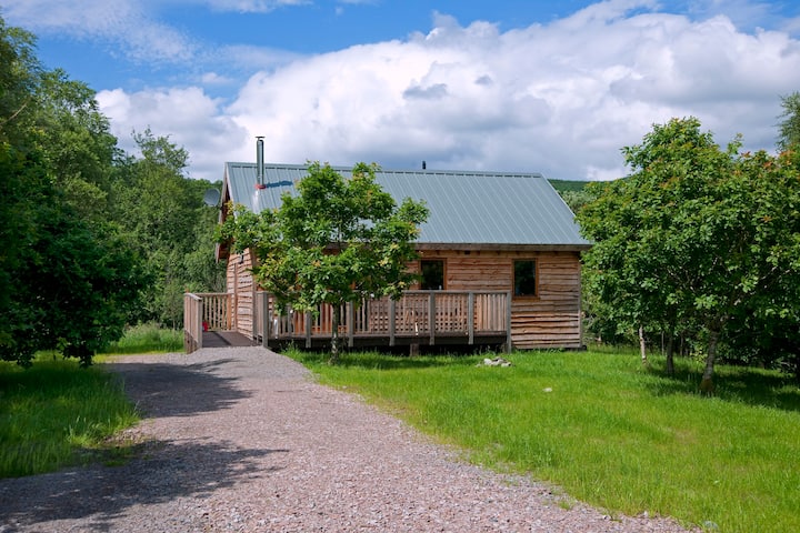 Oak Log Cabin, With Hot Tub - Loch Awe