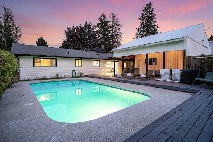 Sunny Wenatchee Pool House - Wenatchee, WA