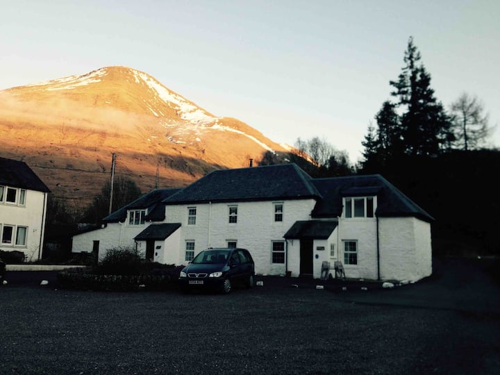 Cheerful 2-bedroom Country Cottage With Woodburner - Crianlarich