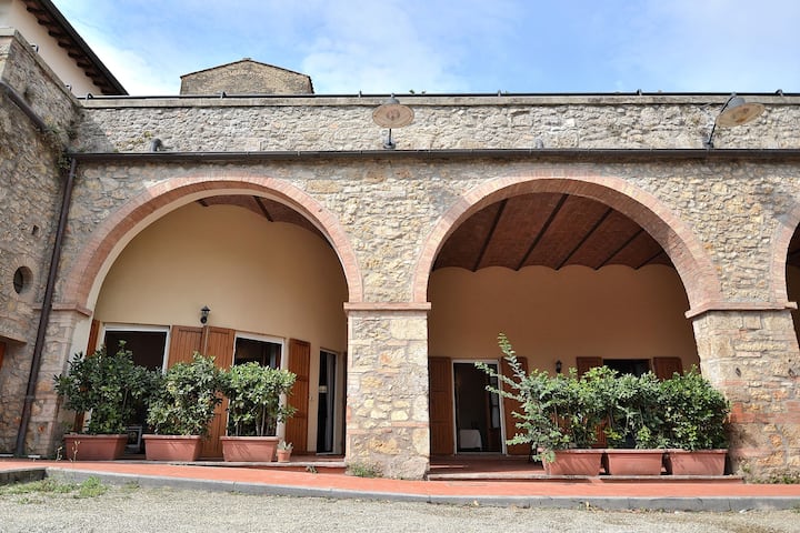Chianti Fortress Apt. Wifi +Parking+big Veranda - Poggibonsi
