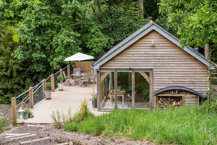 The Old Chicken House, Otterhead Lakes ¦ Hottub - Somerset, UK