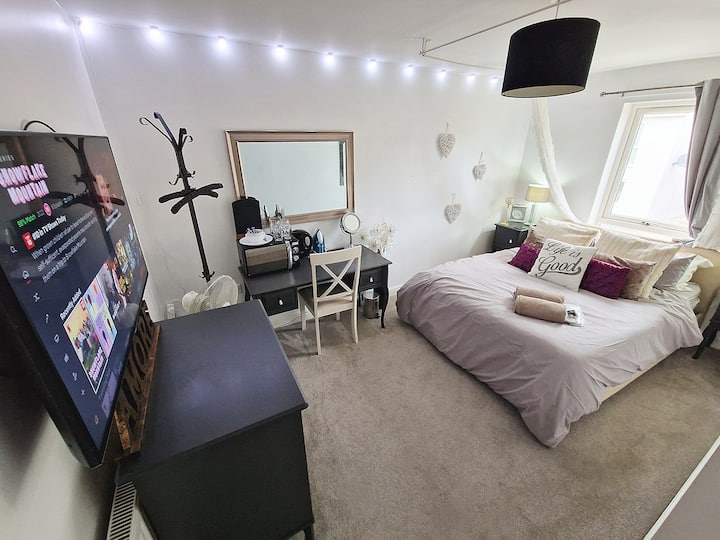 Cheap Beautiful Room In Central Bracknell - Room 1 - Bracknell