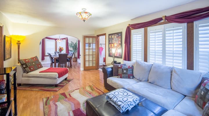 Charming Retreat Nestled In Downtown Coeur D' Alene With A Sports Cellar - Coeur d'Alene, ID