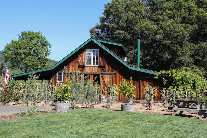 Stay Upstairs In Our Family Winery - Healdsburg