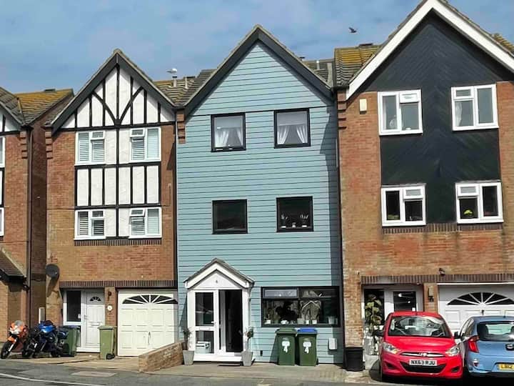 4 Bed Townhouse By The Sea - Seaford