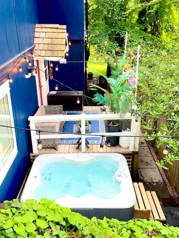 Peaceful North Vancouver Garden Suite With Hot Tub - Mount Seymour