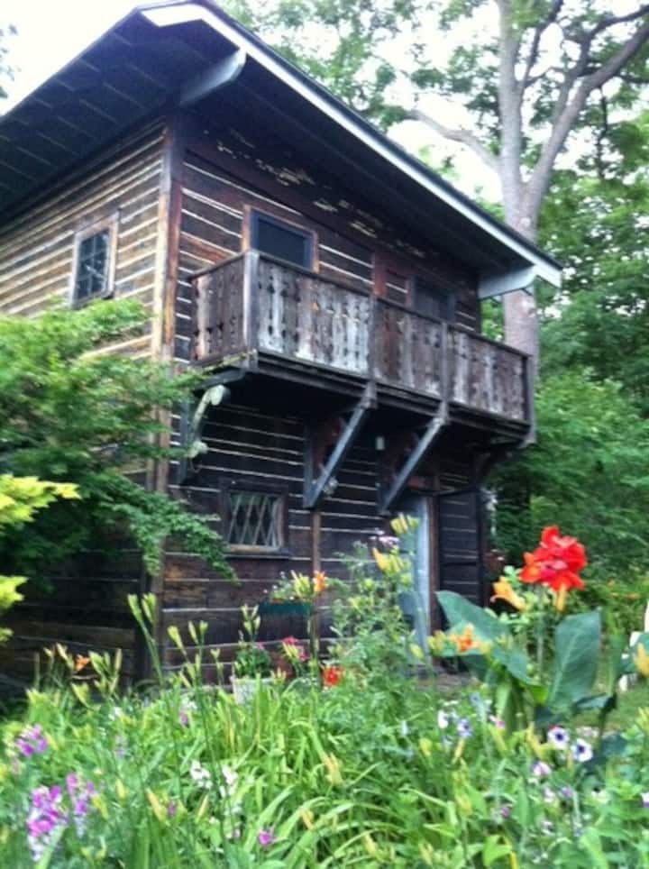 Charming Lakeview Cottages - Cornell University, Ithaca