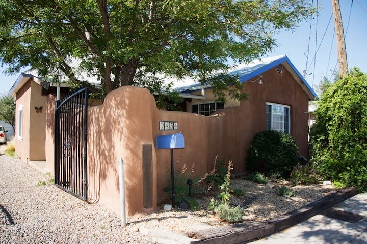 Sweet Historic Adobe Home In Old Town Area - Albuquerque, NM