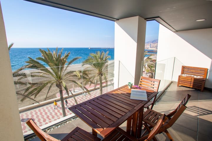 Apartamento De Lujo Con Maravillosas Vistas Al Mar - Almería