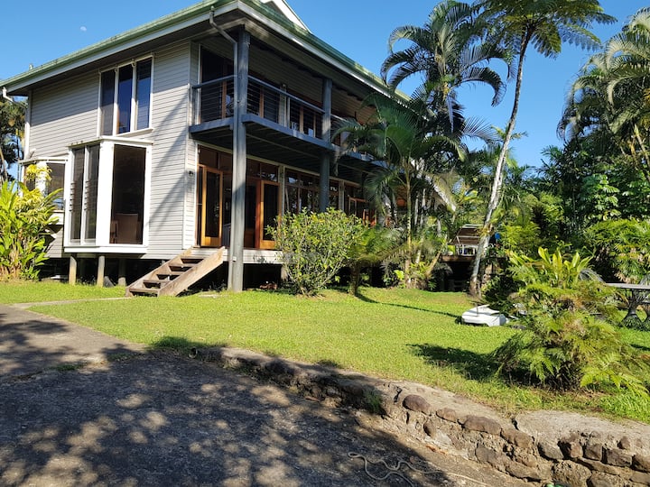* Fiji Boat House * - Fidji
