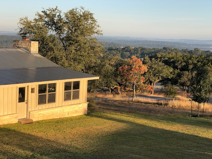 Sunset Cottage With Hilltop Views On Horse Farm - Driftwood, TX
