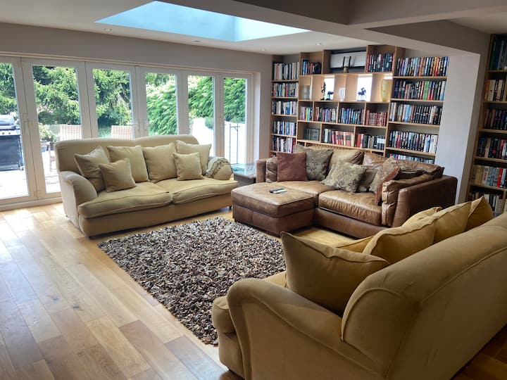 Luxurious Home In The Centre Of Leafy Binfield - Wokingham
