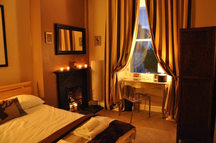 Feel Like Home!
Cosy, Warm & Quiet Room In Oldtown - Edimburgo