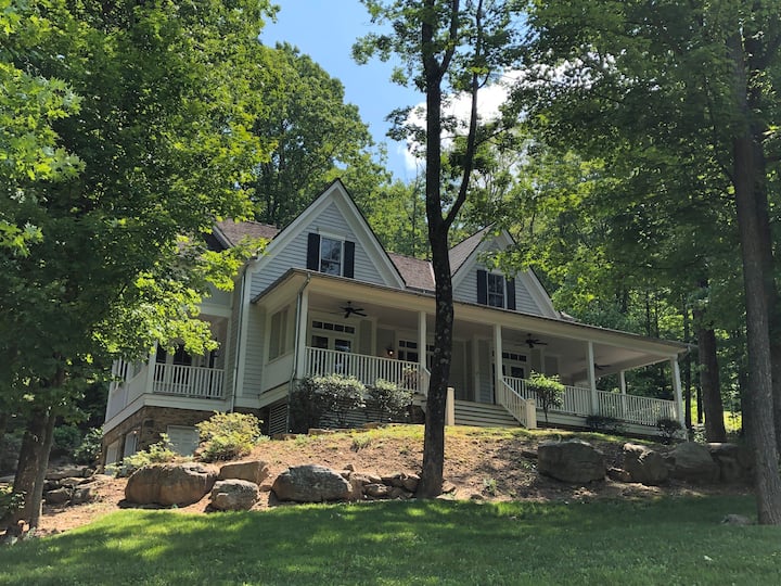 Luxury Contemporary Mountain Farmhouse Walking Distance To The Homestead Resort. - Hot Springs, VA
