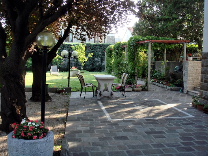 Apartamento En Villa Con Gran Jardín, Rodeado De Vegetación Y Tranquilidad - Trieste, Italia
