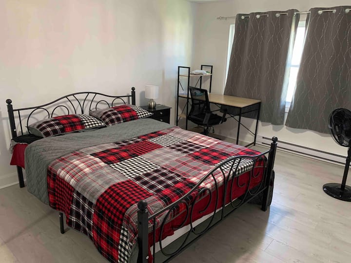 Private Room Available With Shared Amenities - Sarnia