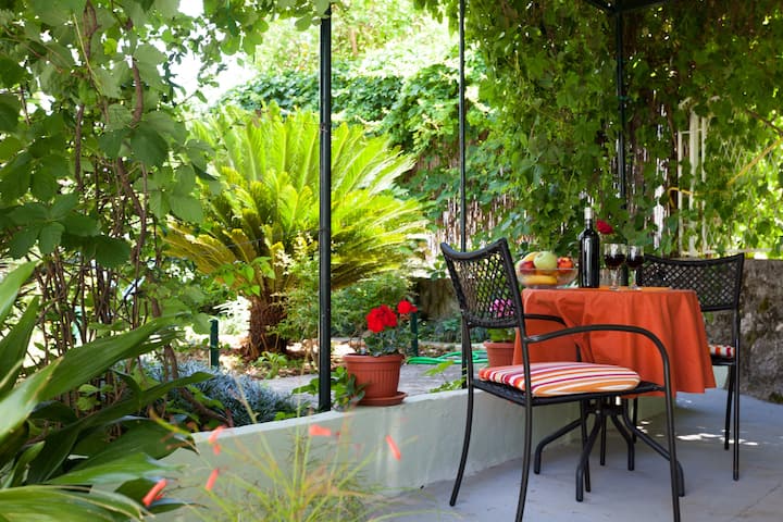 Room Ella - Very Quiet + Private Terrace & Garden - Dalmazia