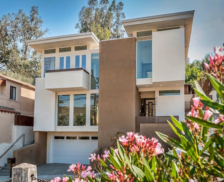 Stunning New Modern In Hollywood Hills! - Los Angeles, CA