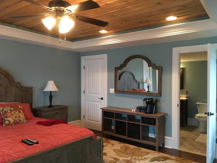 New, Romantic Lakefront Suite With Great Views - Lake Norman, NC