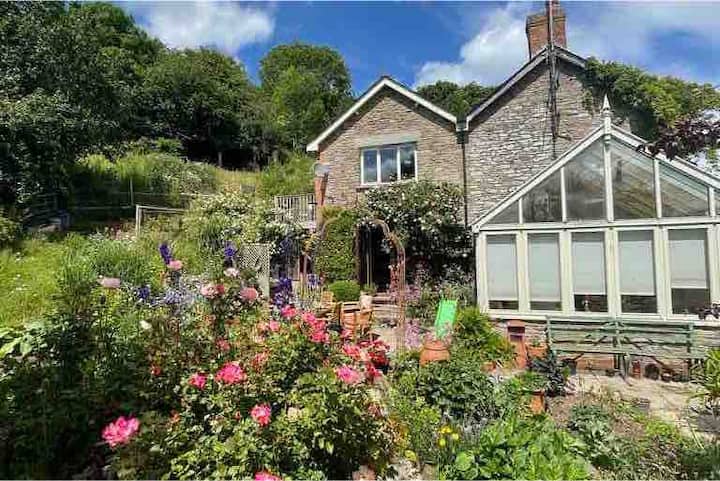 Self Contained Flat Nestled Within 3 Acres - Hay-on-Wye