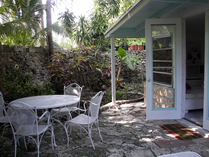 Charming Coconut Grove Cottage - 科勒爾蓋布爾斯