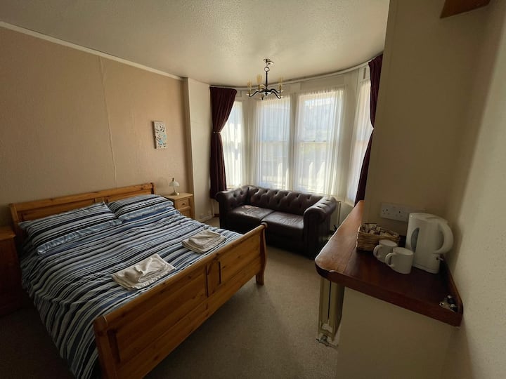 King Size En-suite, Next To A Relaxed Pub - Bethesda