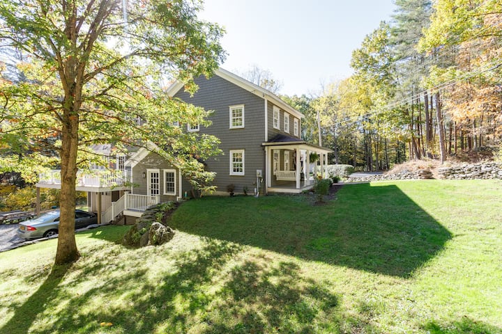 Restored 1850 Farmhouse W Light & Colonial Charm - Mills Norrie State Park, Staatsburg