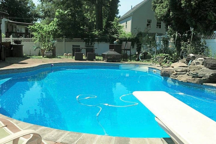 Room In The House With A Beautiful Pool Near Lake. - Morristown, NJ