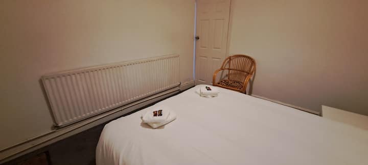 King Size Cosy Rm & Rd Parking - Stoke-on-Trent