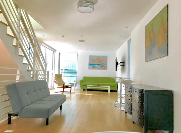 7 Guests Luxurious South Beach Miami Suite - Jungle Island, Miami