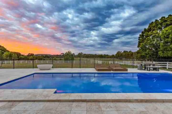 Farmstay For The Kids, Luxury For Parents - Pottsville