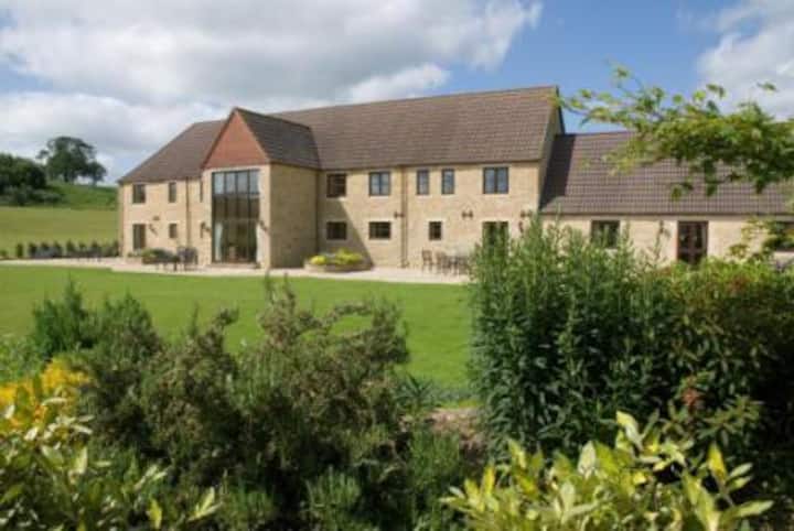 Cumberwell Country Cottages- Tyning - Melksham
