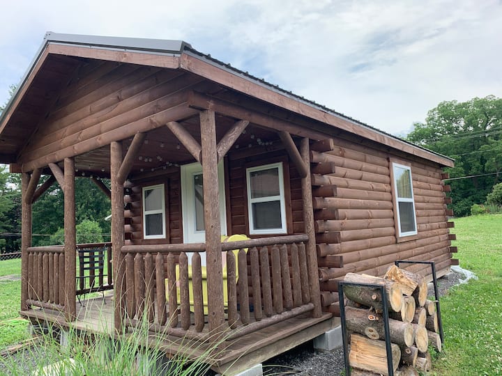 One Room  Lakeside Cabin (Brown Roof) - Cortland, OH