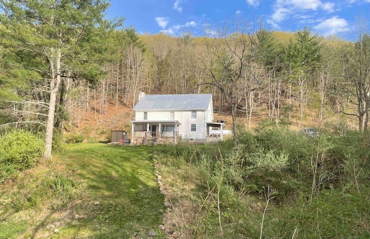 Secluded And Quiet Mountain Home With A Hot Tub. - Monterey, VA