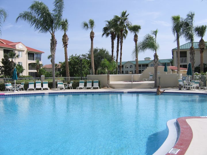 Garden Level Condo With Pool Access, Gym & Hot Tub - New Smyrna Beach, FL