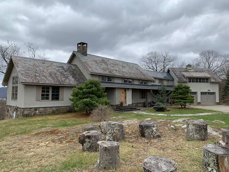 Looking for a vacation rental in Dorset, VT? Try cozycozy