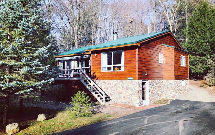 Cozy, Quiet Old Forge Getaway, Just Minutes From The Fulton Chain Lakes - Old Forge, NY