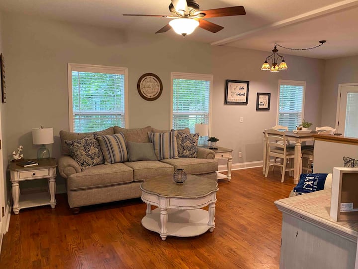 3 Bedroom Lake Cottage With Covered Dock! - Westminster, SC