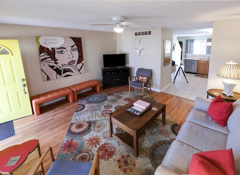 Falls of the Ohio State Park, Clarksville airbnb, hotels and vacation