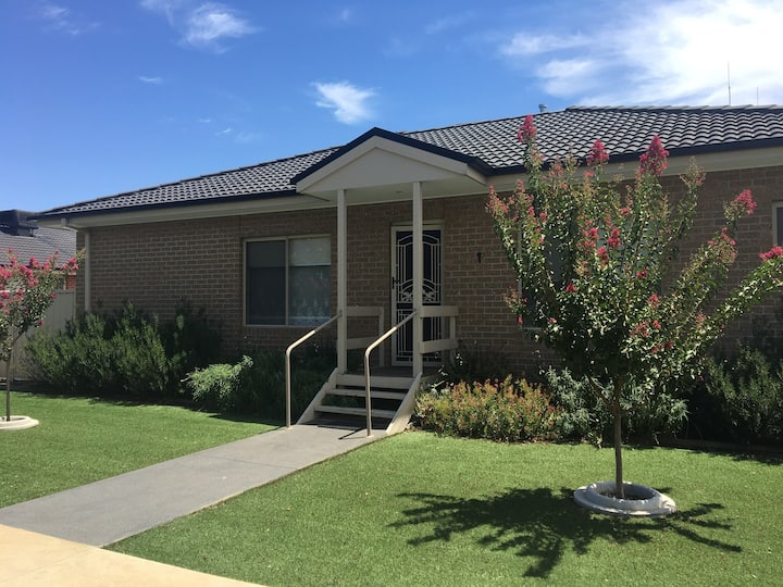 Relax In The Country - 6 Guests - Modern Unit - Euroa
