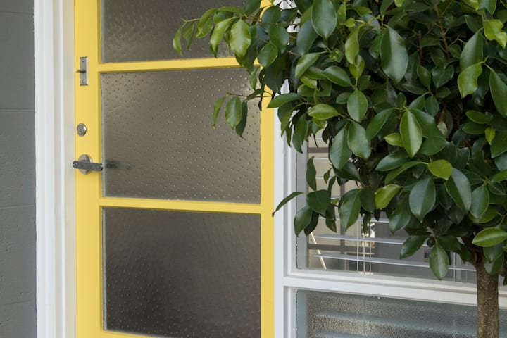 Yellow Door Holiday House - Mount Gambier