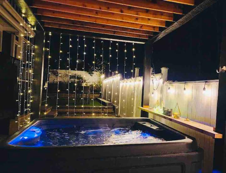 Guest Suite With Year-round Hottub & Seasonal Pool - Maple Ridge