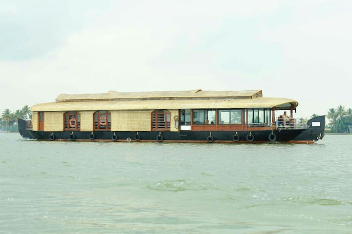 Dravidian Houseboat - Alappuzha