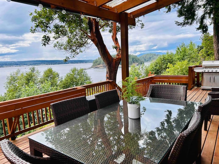 Charming Cabin In Q Cove - Panoramic Ocean Views - Campbell River