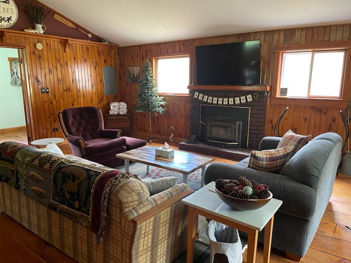 Iron Peaks Lodge- Dogs Welcome, Near Whiteface! - Wilmington, NY