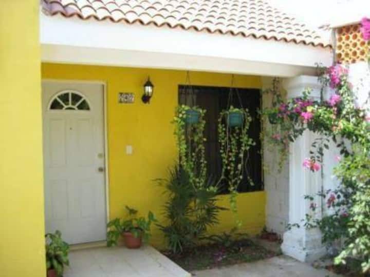 Brillante Y Alegre Casa De 2 Habitaciones Perfecta Para Los Visitantes De Mérida. - Yucatán